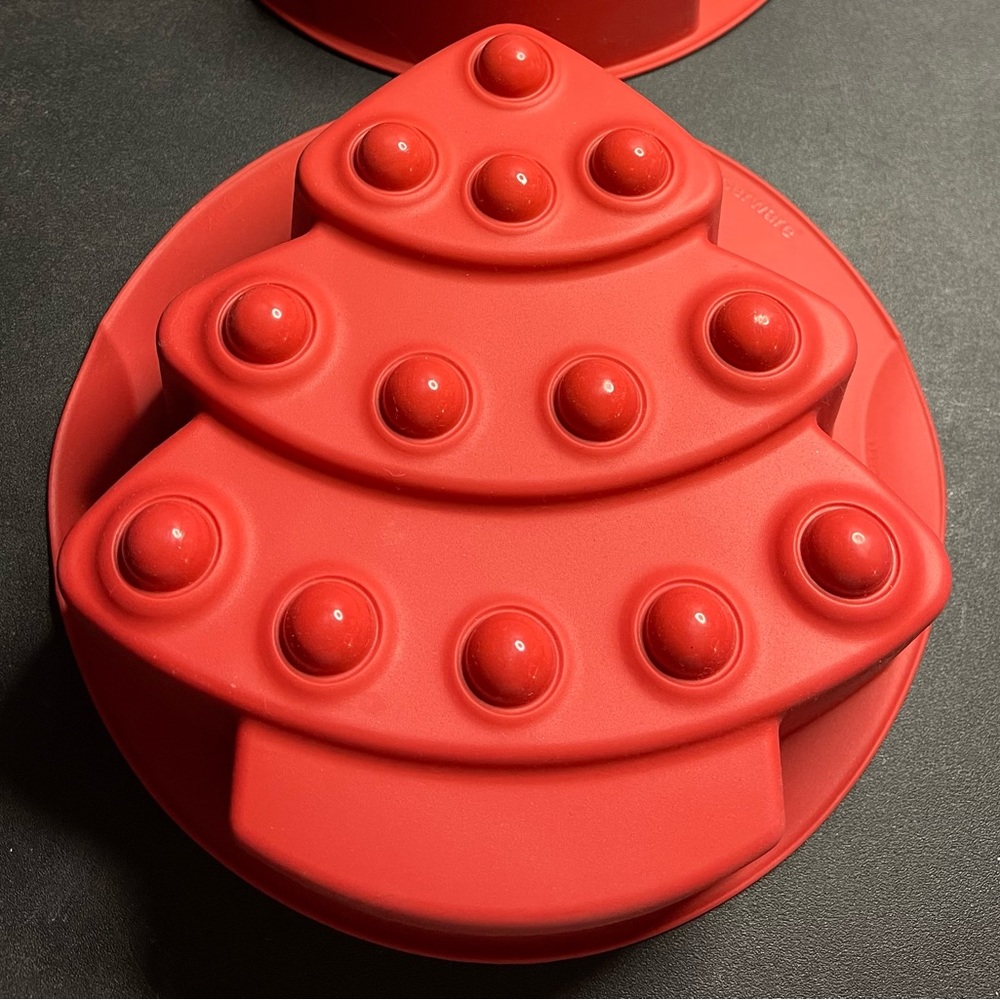 Tupperware Baking Tree mold